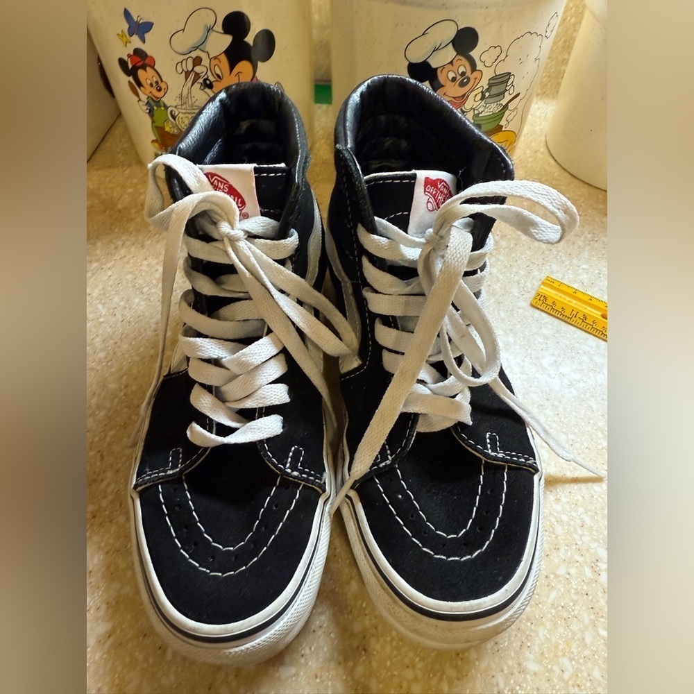 Vans Classic Black and White High-Top Sneakers Unisex Youth Sz 4
